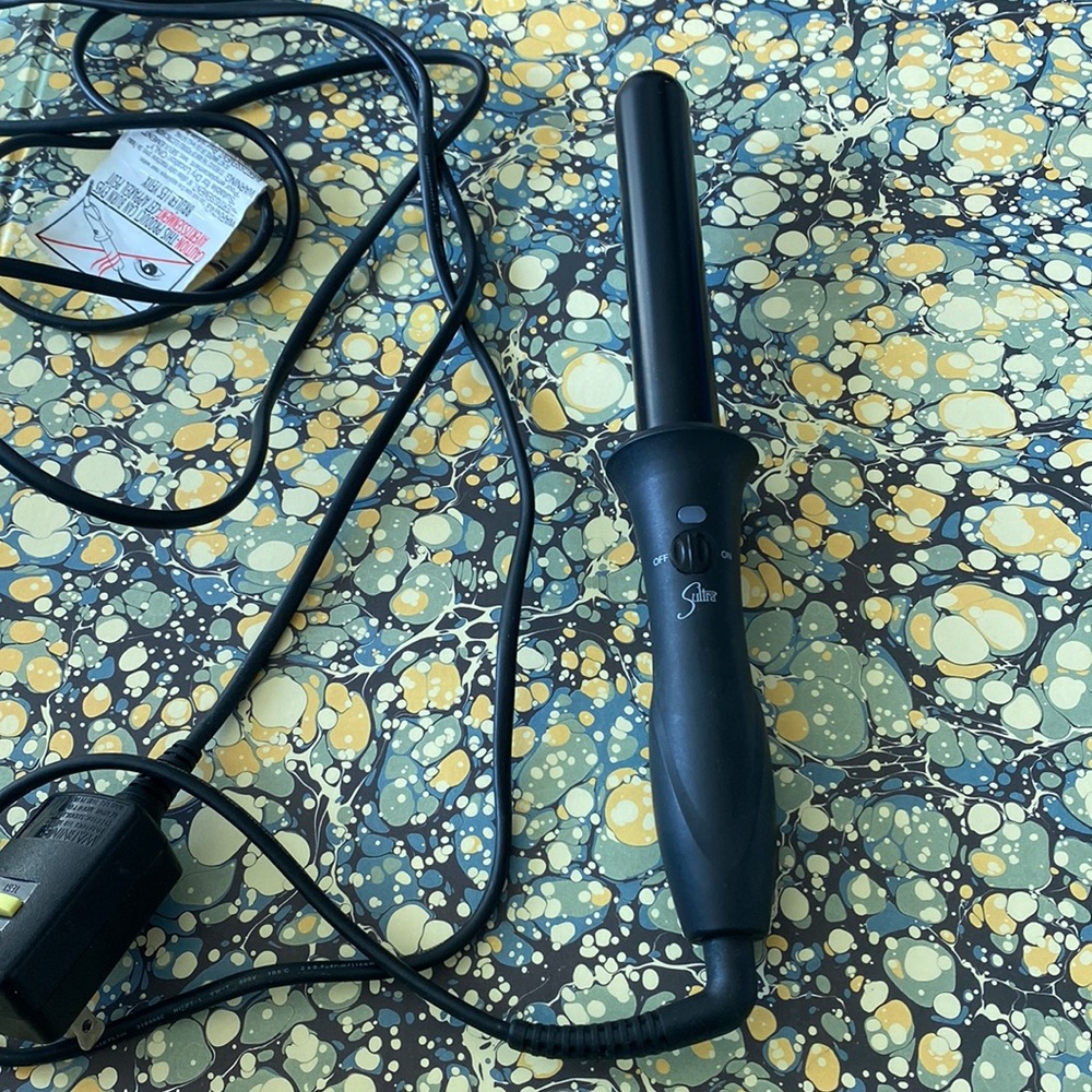 Sultra Bombshell Curling Rod. 1” . Like New.